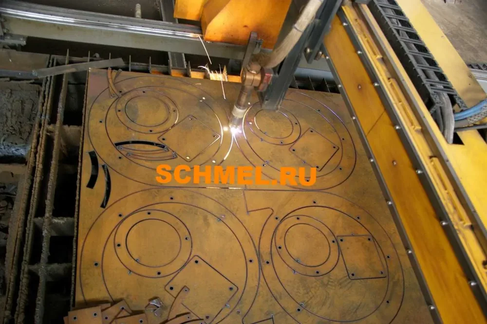 Раскрой металлических деталей корпуса Шмеля